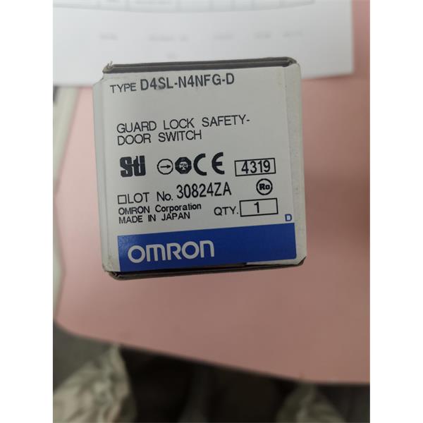 OMRON歐姆龍自由電源型光電傳感器反射板E3JK-R□11